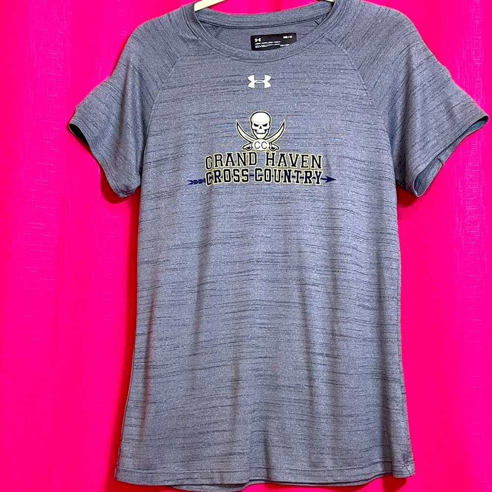 KIDS UNDER ARMOUR SHORT SLEEVE TEE SIZE M